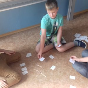 Kluci a složitější hlavolam ze špachliček