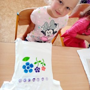 Tričko s kytičkami a autorkou