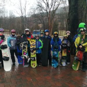 družstvo snowboardistů