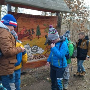 4. stanoviště - hledání v lese - šišky, kameny i mech