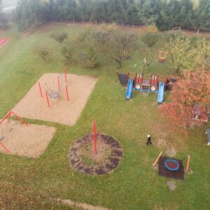 dětské hřiště - pohled z dronu