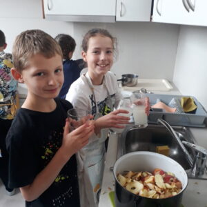 Někdo si užil i umývání nádobí
