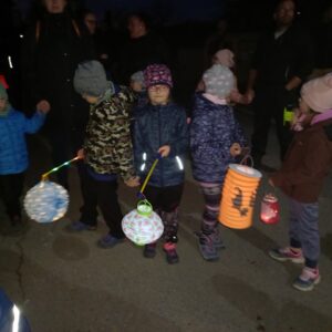 Dětí a lampionů byla spousta.