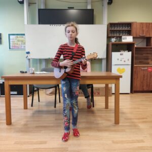 Někdo zvládl i doprovod na ukulele