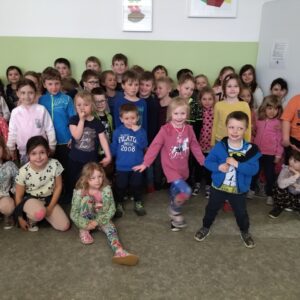 Společné učení prvňáčci a děti z MŠ Maršov.