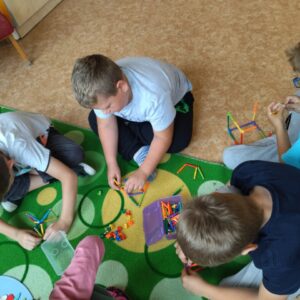 Kluci rozvíjí prostorovou představivost pomocí geomagu.